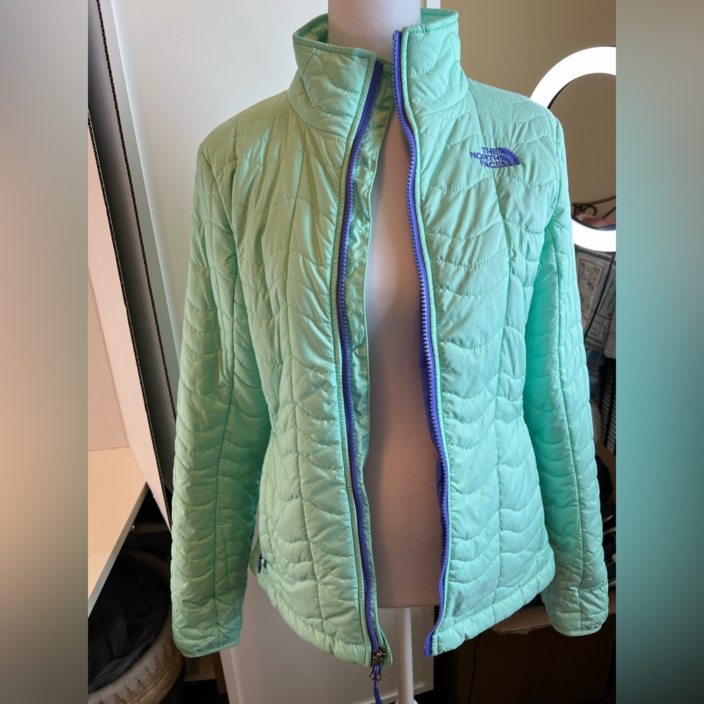 The North Face Mint Green with Purple detail Puffer Jacket Size Small - Picture 6 of 9